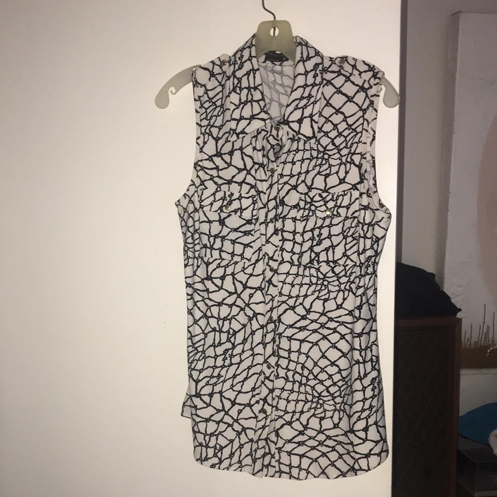 Bcbg max azaria sleeveless button down blouse